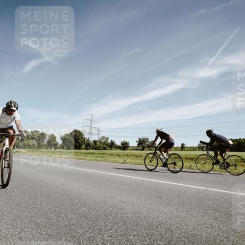 07.09.2025 - 19. Norderstedt Triathlon Michael Burmester http://msf.ph/oto/8853807 07.09.2025 11:54:11 Radfahren 281, 861, 1363 meine-sportfotos.de