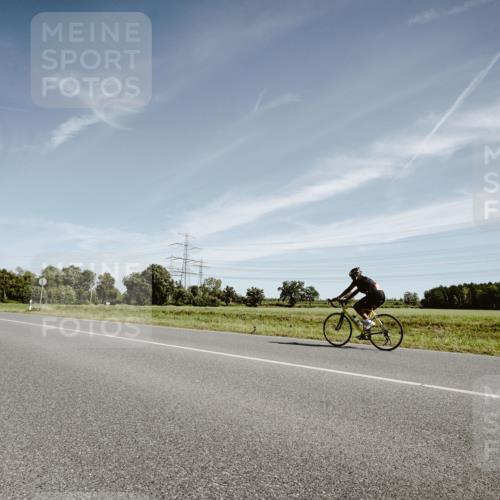 07.09.2025 - 19. Norderstedt Triathlon Michael Burmester http://msf.ph/oto/8853837 07.09.2025 11:54:29 Radfahren 215 meine-sportfotos.de