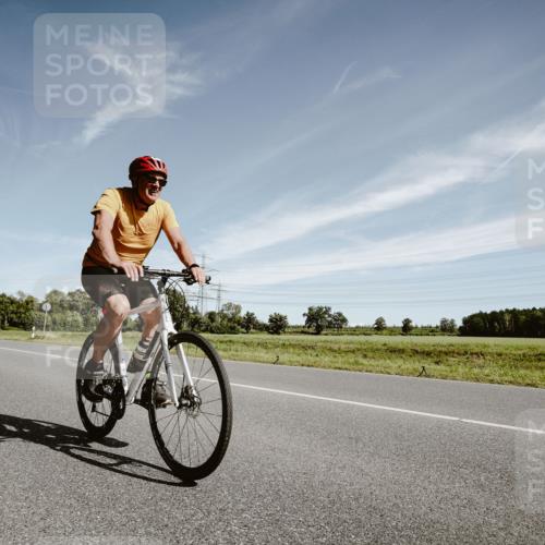 07.09.2025 - 19. Norderstedt Triathlon Michael Burmester http://msf.ph/oto/8854011 07.09.2025 11:56:33 Radfahren 234, 803, 1348, 1349 meine-sportfotos.de