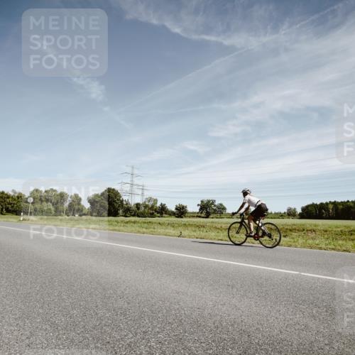 07.09.2025 - 19. Norderstedt Triathlon Michael Burmester http://msf.ph/oto/8857465 07.09.2025 12:25:02 Radfahren 301, 825 meine-sportfotos.de