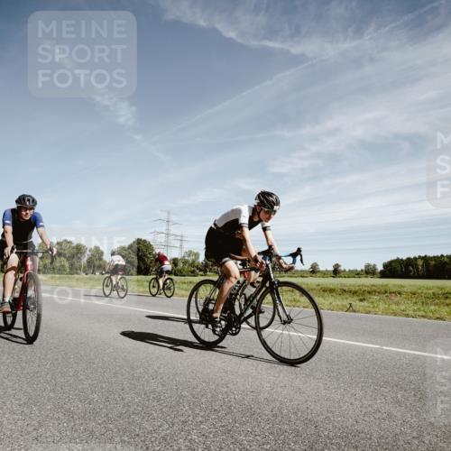07.09.2025 - 19. Norderstedt Triathlon Michael Burmester http://msf.ph/oto/8857503 07.09.2025 12:25:16 Radfahren 205, 220, 274, 292, 766 meine-sportfotos.de