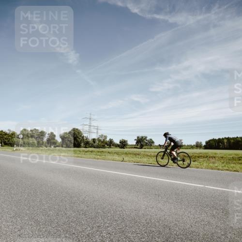 07.09.2025 - 19. Norderstedt Triathlon Michael Burmester http://msf.ph/oto/8857597 07.09.2025 12:26:03 Radfahren 754, 762 meine-sportfotos.de