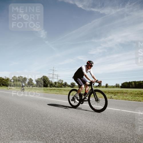 07.09.2025 - 19. Norderstedt Triathlon Michael Burmester http://msf.ph/oto/8857604 07.09.2025 12:26:05 Radfahren 754, 762 meine-sportfotos.de