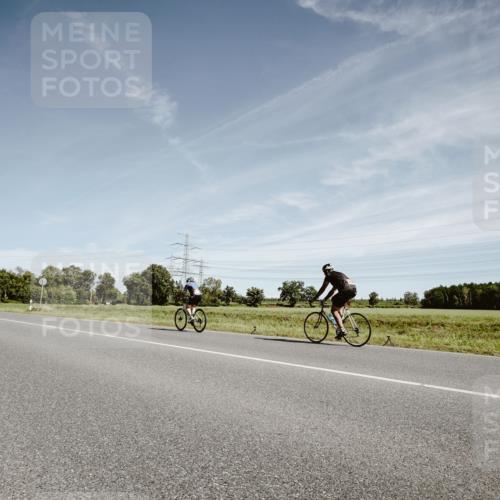 07.09.2025 - 19. Norderstedt Triathlon Michael Burmester http://msf.ph/oto/8857716 07.09.2025 12:26:53 Radfahren 194, 695, 1256 meine-sportfotos.de