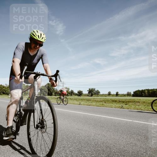 07.09.2025 - 19. Norderstedt Triathlon Michael Burmester http://msf.ph/oto/8857919 07.09.2025 12:28:31 Radfahren 210, 212, 696, 780, 858, 1329 meine-sportfotos.de