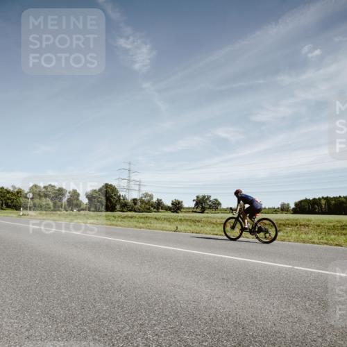 07.09.2025 - 19. Norderstedt Triathlon Michael Burmester http://msf.ph/oto/8858026 07.09.2025 12:29:15 Radfahren 214, 1251 meine-sportfotos.de