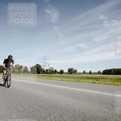 07.09.2025 - 19. Norderstedt Triathlon Michael Burmester http://msf.ph/oto/8858120 07.09.2025 12:30:12 Radfahren 295, 816, 1328 meine-sportfotos.de