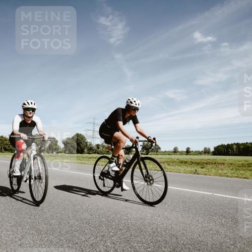 07.09.2025 - 19. Norderstedt Triathlon Michael Burmester http://msf.ph/oto/8858173 07.09.2025 12:30:29 Radfahren 207, 282, 1360 meine-sportfotos.de