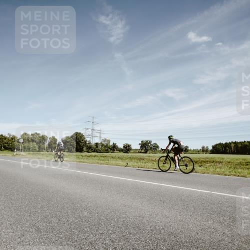 07.09.2025 - 19. Norderstedt Triathlon Michael Burmester http://msf.ph/oto/8858187 07.09.2025 12:30:34 Radfahren 207, 715, 1295 meine-sportfotos.de