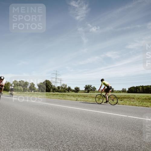 07.09.2025 - 19. Norderstedt Triathlon Michael Burmester http://msf.ph/oto/8858370 07.09.2025 12:31:55 Radfahren 302, 1322, 1339 meine-sportfotos.de