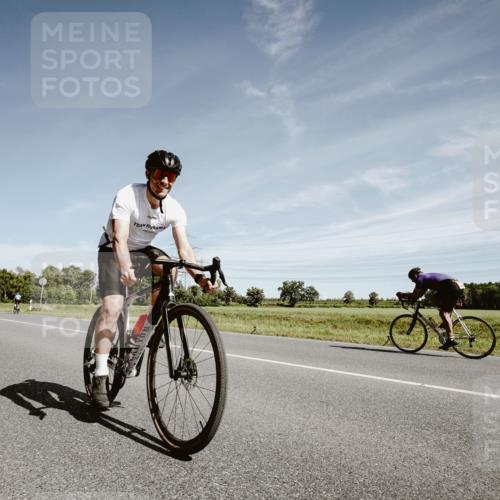 07.09.2025 - 19. Norderstedt Triathlon Michael Burmester http://msf.ph/oto/8858433 07.09.2025 12:32:32 Radfahren 304, 828, 1477 meine-sportfotos.de