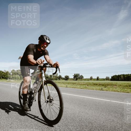 07.09.2025 - 19. Norderstedt Triathlon Michael Burmester http://msf.ph/oto/8858993 07.09.2025 12:38:24 Radfahren 712, 732 meine-sportfotos.de