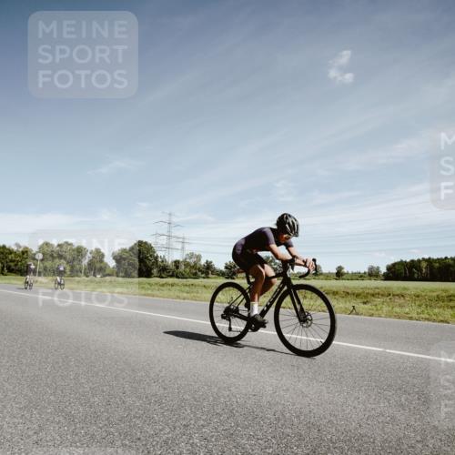 07.09.2025 - 19. Norderstedt Triathlon Michael Burmester http://msf.ph/oto/8859114 07.09.2025 12:40:19 Radfahren 811, 1256, 1269 meine-sportfotos.de