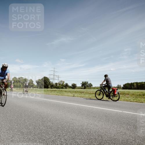 07.09.2025 - 19. Norderstedt Triathlon Michael Burmester http://msf.ph/oto/8859771 07.09.2025 12:48:01 Radfahren 277, 304, 1344 meine-sportfotos.de