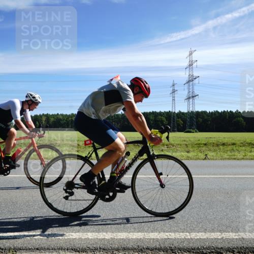 07.09.2025 - 19. Norderstedt Triathlon Michael Burmester http://msf.ph/oto/8860419 07.09.2025 11:49:59 Radfahren 826, 849 meine-sportfotos.de