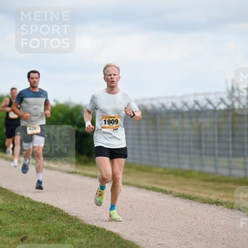 14.09.2025 - Airport Race Dr. Thomas Lammeyer http://msf.ph/oto/8861433 14.09.2025 11:57:16 Laufen 4267, 1909, 1909 meine-sportfotos.de