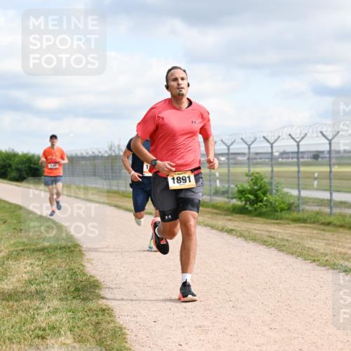 14.09.2025 - Airport Race Dr. Thomas Lammeyer http://msf.ph/oto/8862107 14.09.2025 12:00:03 Laufen 1891 meine-sportfotos.de