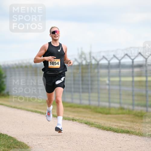 14.09.2025 - Airport Race Dr. Thomas Lammeyer http://msf.ph/oto/8862252 14.09.2025 12:00:57 Laufen 1054, 2165 meine-sportfotos.de