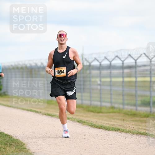 14.09.2025 - Airport Race Dr. Thomas Lammeyer http://msf.ph/oto/8862256 14.09.2025 12:00:58 Laufen 1054, 2165 meine-sportfotos.de