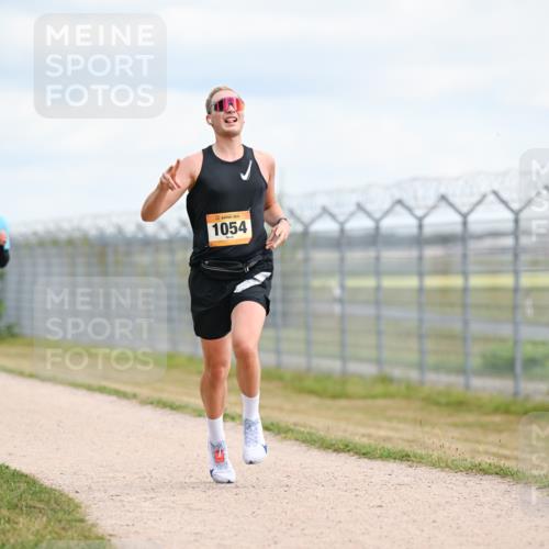 14.09.2025 - Airport Race Dr. Thomas Lammeyer http://msf.ph/oto/8862257 14.09.2025 12:00:58 Laufen 1054, 2165 meine-sportfotos.de