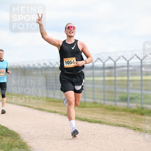 14.09.2025 - Airport Race Dr. Thomas Lammeyer http://msf.ph/oto/8862261 14.09.2025 12:00:58 Laufen 1054, 2761 meine-sportfotos.de
