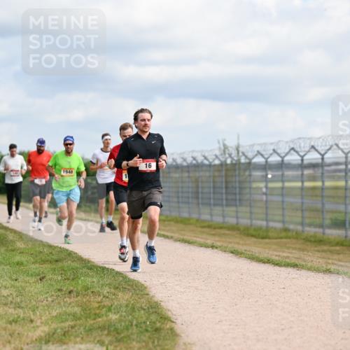 14.09.2025 - Airport Race Dr. Thomas Lammeyer http://msf.ph/oto/8862372 14.09.2025 12:01:22 Laufen 16, 1948 meine-sportfotos.de