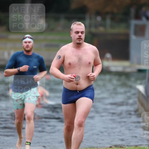 14.09.2025 - Stadtparktriathlon Michael Strokosch http://msf.ph/oto/8862382 14.09.2025 09:50:27 Schwimmen 532, 553, 571, 588, 592, 595 meine-sportfotos.de