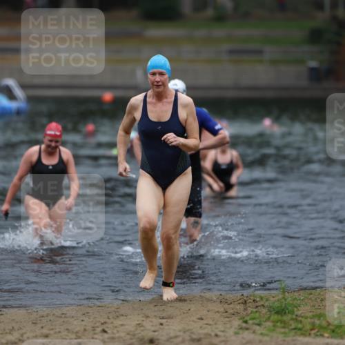 14.09.2025 - Stadtparktriathlon Michael Strokosch http://msf.ph/oto/8862401 14.09.2025 09:50:35 Schwimmen 535, 589, 592 meine-sportfotos.de