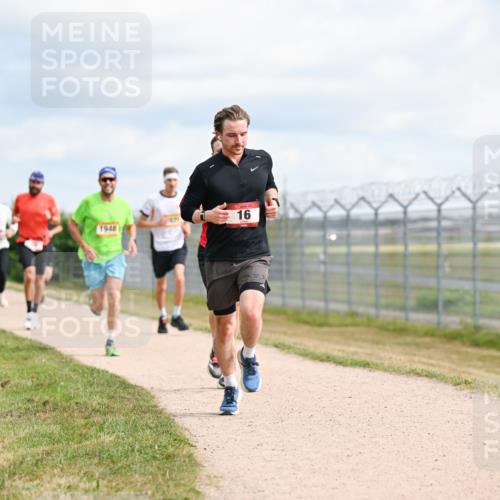 14.09.2025 - Airport Race Dr. Thomas Lammeyer http://msf.ph/oto/8862403 14.09.2025 12:01:23 Laufen 16, 1948 meine-sportfotos.de