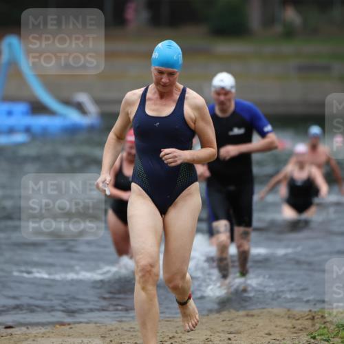 14.09.2025 - Stadtparktriathlon Michael Strokosch http://msf.ph/oto/8862405 14.09.2025 09:50:37 Schwimmen 535, 566, 589, 592 meine-sportfotos.de