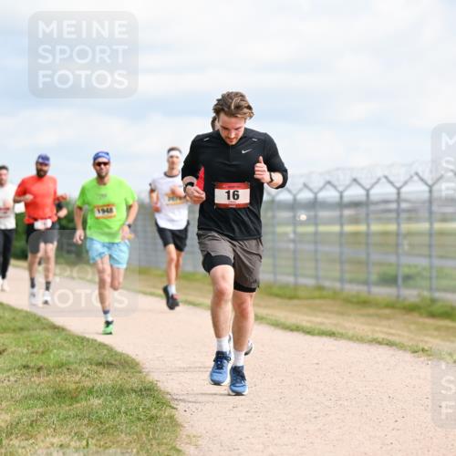 14.09.2025 - Airport Race Dr. Thomas Lammeyer http://msf.ph/oto/8862412 14.09.2025 12:01:23 Laufen 16, 1948 meine-sportfotos.de