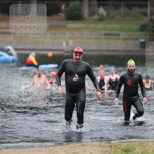 14.09.2025 - Stadtparktriathlon Michael Strokosch http://msf.ph/oto/8862494 14.09.2025 09:51:20 Schwimmen 542, 581 meine-sportfotos.de