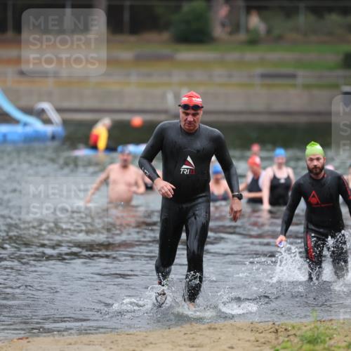 14.09.2025 - Stadtparktriathlon Michael Strokosch http://msf.ph/oto/8862497 14.09.2025 09:51:21 Schwimmen 542, 581 meine-sportfotos.de