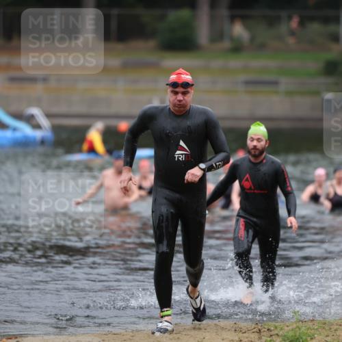 14.09.2025 - Stadtparktriathlon Michael Strokosch http://msf.ph/oto/8862502 14.09.2025 09:51:22 Schwimmen 542, 581 meine-sportfotos.de