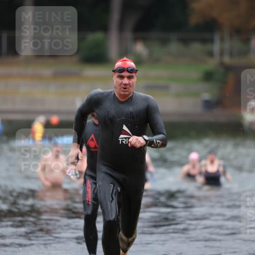 14.09.2025 - Stadtparktriathlon Michael Strokosch http://msf.ph/oto/8862505 14.09.2025 09:51:23 Schwimmen 542, 581 meine-sportfotos.de