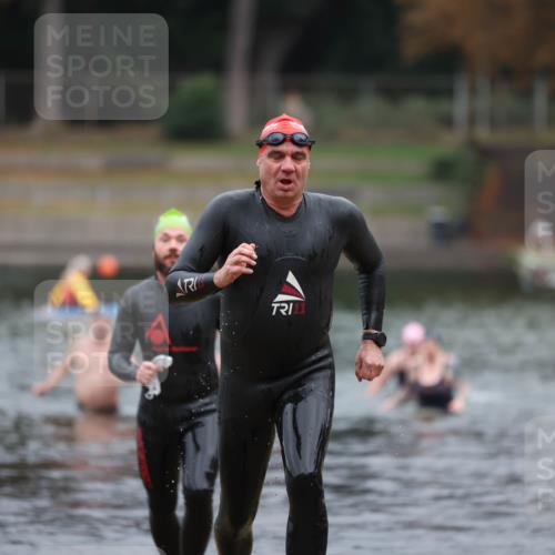 14.09.2025 - Stadtparktriathlon Michael Strokosch http://msf.ph/oto/8862507 14.09.2025 09:51:24 Schwimmen 542, 581 meine-sportfotos.de