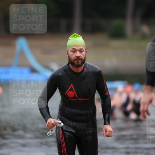 14.09.2025 - Stadtparktriathlon Michael Strokosch http://msf.ph/oto/8862519 14.09.2025 09:51:26 Schwimmen 542, 581 meine-sportfotos.de