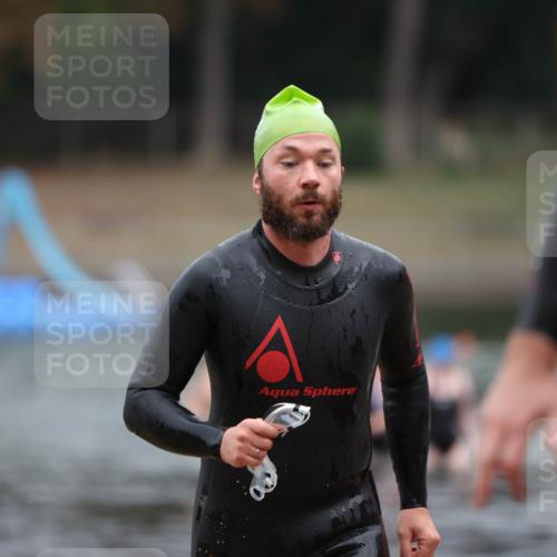 14.09.2025 - Stadtparktriathlon Michael Strokosch http://msf.ph/oto/8862522 14.09.2025 09:51:27 Schwimmen 542, 581 meine-sportfotos.de
