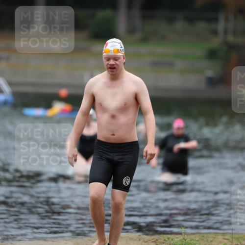 14.09.2025 - Stadtparktriathlon Michael Strokosch http://msf.ph/oto/8862565 14.09.2025 09:51:57 Schwimmen 562 meine-sportfotos.de