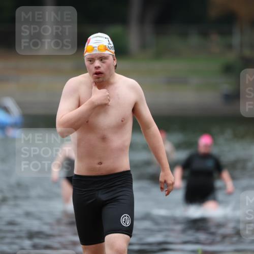 14.09.2025 - Stadtparktriathlon Michael Strokosch http://msf.ph/oto/8862576 14.09.2025 09:52:00 Schwimmen 562, 599, 615 meine-sportfotos.de