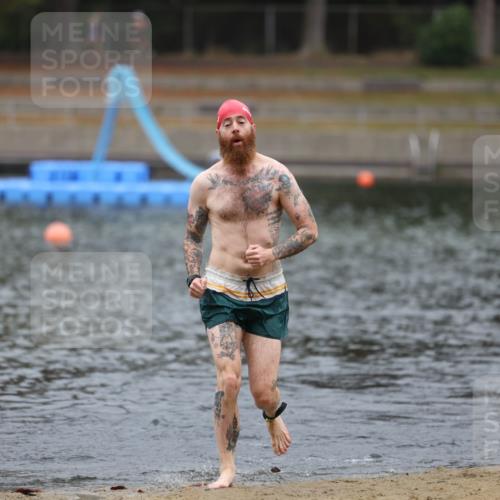 14.09.2025 - Stadtparktriathlon Michael Strokosch http://msf.ph/oto/8862591 14.09.2025 09:52:26 Schwimmen 586 meine-sportfotos.de
