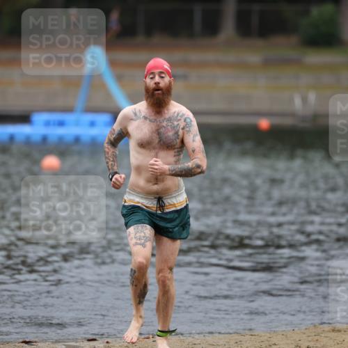 14.09.2025 - Stadtparktriathlon Michael Strokosch http://msf.ph/oto/8862593 14.09.2025 09:52:26 Schwimmen 586 meine-sportfotos.de