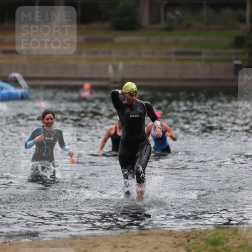 14.09.2025 - Stadtparktriathlon Michael Strokosch http://msf.ph/oto/8862646 14.09.2025 10:09:36 Schwimmen 681, 717 meine-sportfotos.de