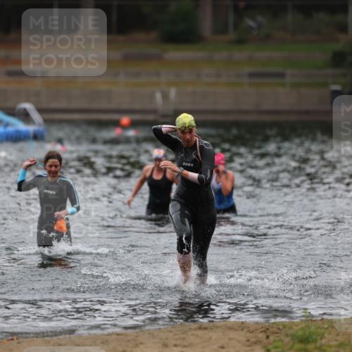 14.09.2025 - Stadtparktriathlon Michael Strokosch http://msf.ph/oto/8862647 14.09.2025 10:09:36 Schwimmen 681, 717 meine-sportfotos.de