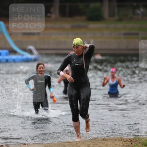 14.09.2025 - Stadtparktriathlon Michael Strokosch http://msf.ph/oto/8862657 14.09.2025 10:09:38 Schwimmen 681, 717 meine-sportfotos.de