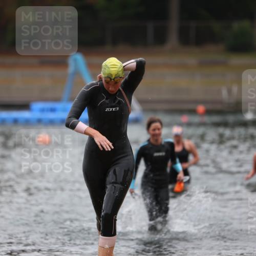 14.09.2025 - Stadtparktriathlon Michael Strokosch http://msf.ph/oto/8862663 14.09.2025 10:09:39 Schwimmen 681, 717 meine-sportfotos.de