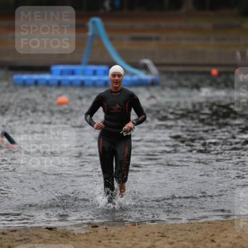 14.09.2025 - Stadtparktriathlon Michael Strokosch http://msf.ph/oto/8862723 14.09.2025 10:10:20 Schwimmen 718 meine-sportfotos.de