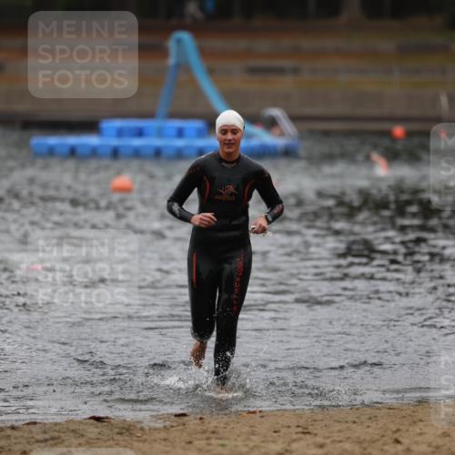 14.09.2025 - Stadtparktriathlon Michael Strokosch http://msf.ph/oto/8862724 14.09.2025 10:10:21 Schwimmen 718 meine-sportfotos.de