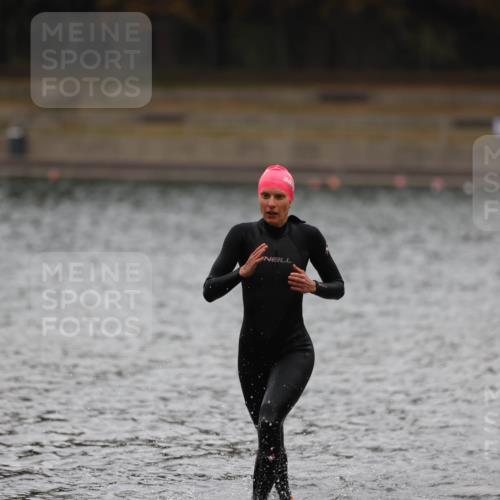 14.09.2025 - Stadtparktriathlon Michael Strokosch http://msf.ph/oto/8862764 14.09.2025 10:11:04 Schwimmen 664, 674 meine-sportfotos.de