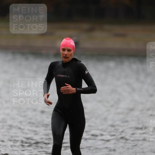 14.09.2025 - Stadtparktriathlon Michael Strokosch http://msf.ph/oto/8862769 14.09.2025 10:11:05 Schwimmen 664, 674 meine-sportfotos.de